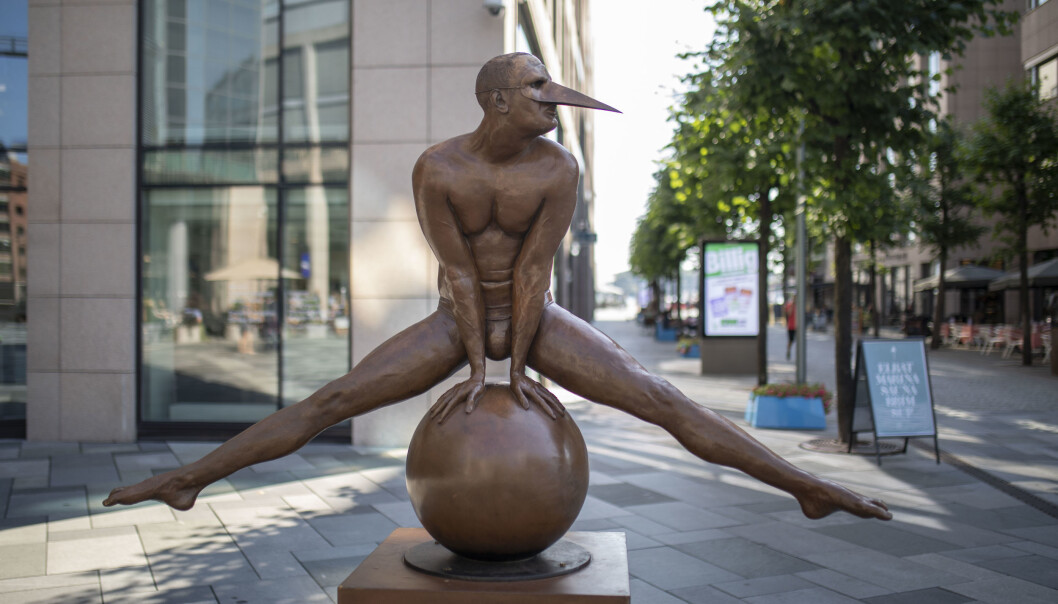 Skulpturen Split Monumental, av billedhuggeren Jorge Marín, kan nå beskues på Aker brygge. Skulpturen Split Monumental, av billedhuggeren Jorge Marín, kan nå beskues på Aker brygge.