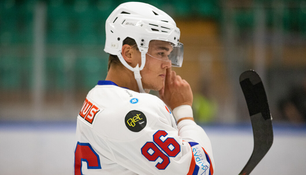 Axel Sundberg måtte ut med skade etter 20 minutter. Axel Sundberg måtte ut med skade etter 20 minutter.