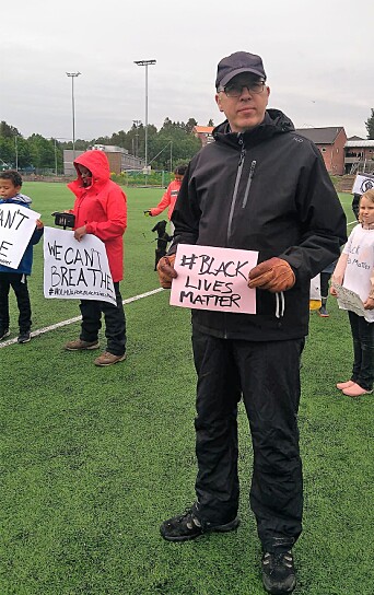 Ola B. Mannsåker demonstrerer mot rasisme. Ola B. Mannsåker demonstrerer mot rasisme.