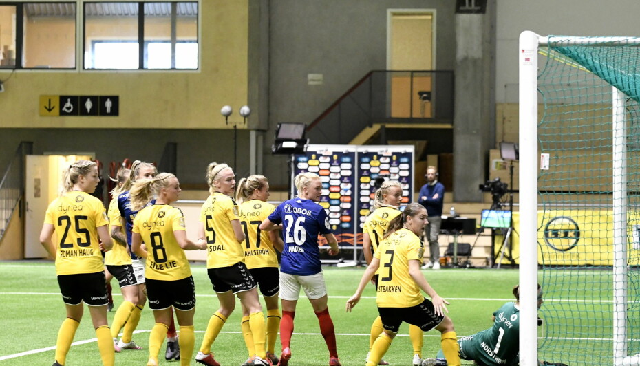 Endelig vant Vålerenga-damene en bortekamp mot Lillestrøm. Her har Ingibjörg Sigurdardottir akkurat gitt Oslolaget ledelsen 1-0.