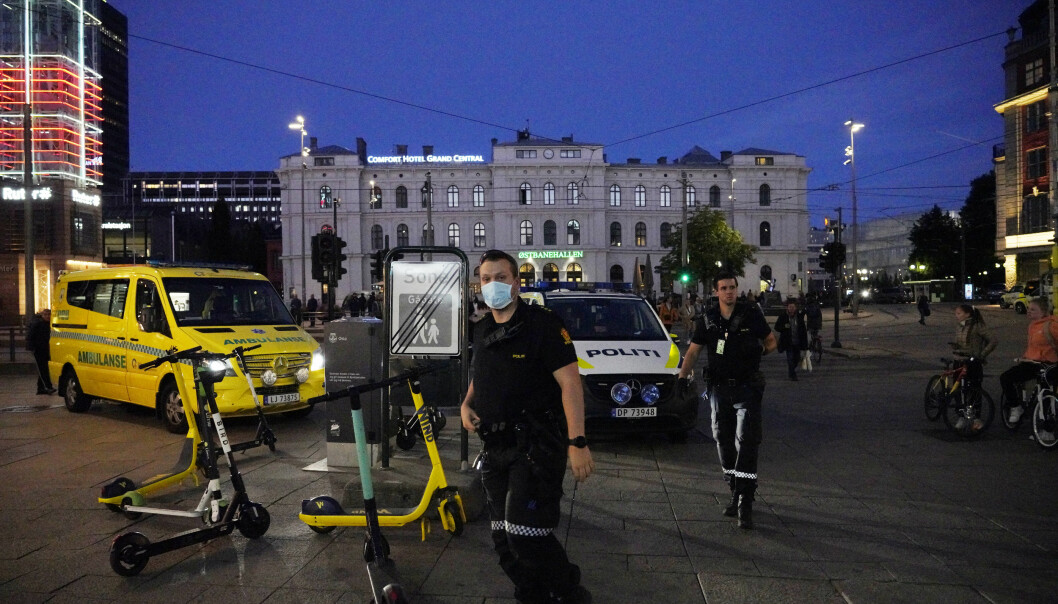 Stort politioppbud på Oslo S og ved Østbanehallen etter bombetrusselen tirsdag kveld.