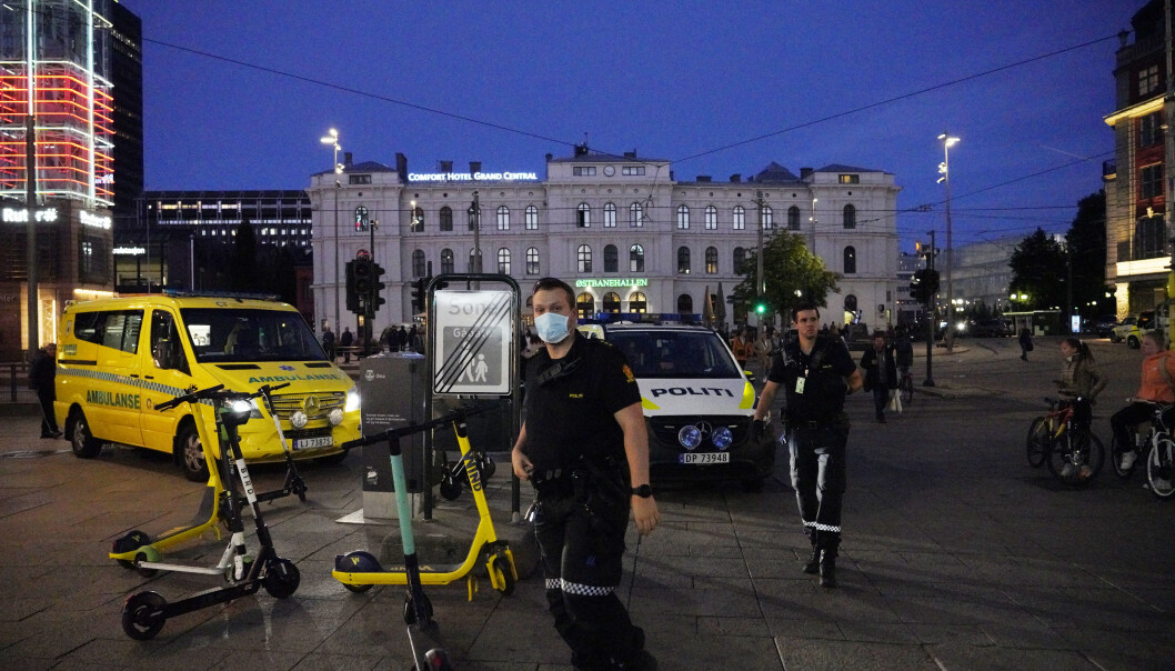 Stort politioppbud på Oslo S og ved Østbanehallen etter bombetrusselen tirsdag kveld. Stort politioppbud på Oslo S og ved Østbanehallen etter bombetrusselen tirsdag kveld.