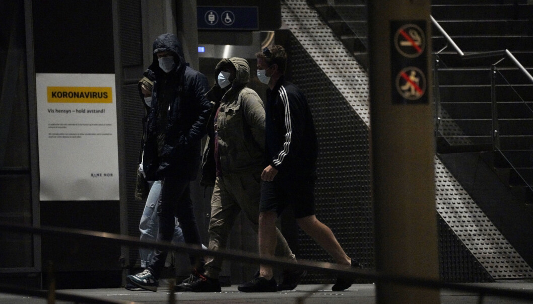 Folk måtte evakueres fra Oslo S og Østbanehallen etter at en mann fremsatte en bombetrussel tirsdag kveld. Folk måtte evakueres fra Oslo S og Østbanehallen etter at en mann fremsatte en bombetrussel tirsdag kveld.