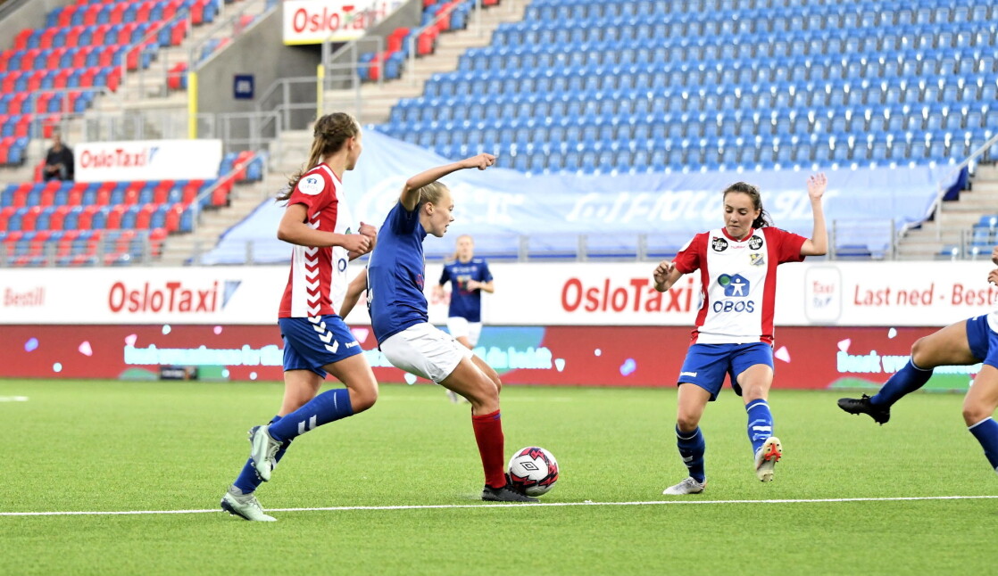 Synne Jensen og Vålerenga-damene var best i byen under byderbyet mot Lyn onsdag kveld. Her åpner Jensen årets målkonto. Synne Jensen og Vålerenga-damene var best i byen under byderbyet mot Lyn onsdag kveld. Her åpner Jensen årets målkonto.