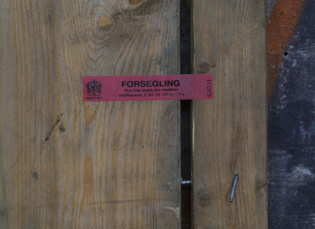 Politiet har forseglet inngangen til grotten. Sivilforsvaret brukte anlegget som tilfluktsrom frem til 2012. Politiet har forseglet inngangen til grotten. Sivilforsvaret brukte anlegget som tilfluktsrom frem til 2012.