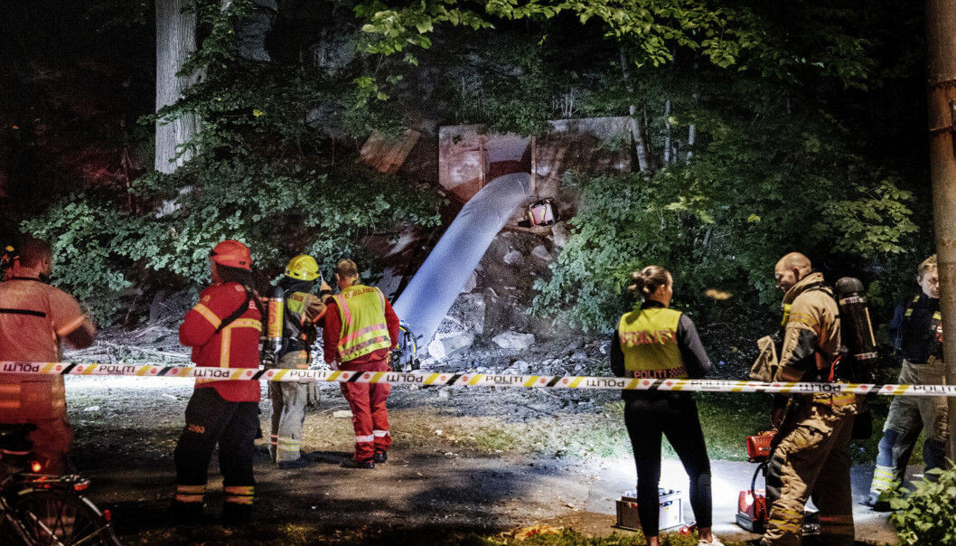 27 personer ble kullosforgiftet under festen. To av de skadde var politifolk som hjalp festdeltakere ut. 27 personer ble kullosforgiftet under festen. To av de skadde var politifolk som hjalp festdeltakere ut.
