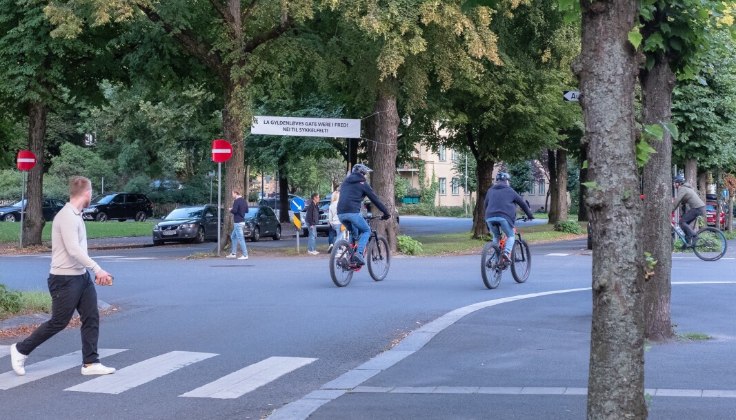 Syklister i Gyldenløves gate uten sykkelfelt Bildet er tatt i august 2020 før anlegging av sykkelvei startet i gaten Syklister i Gyldenløves gate uten sykkelfelt Bildet er tatt i august 2020 før anlegging av sykkelvei startet i gaten