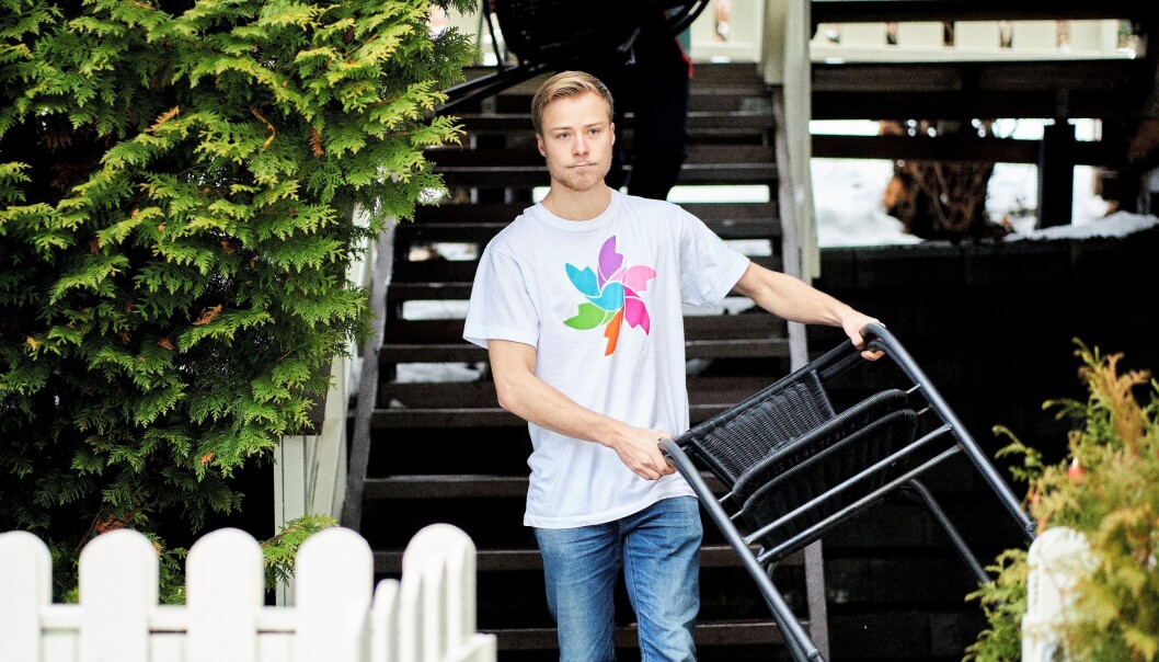 Trenger du som kreftpasient, pårørende eller etterlatt hjelp til for eksempel rydding, kan du benytte deg av Kreftforeningens Hverdagshjelp Trenger du som kreftpasient, pårørende eller etterlatt hjelp til for eksempel rydding, kan du benytte deg av Kreftforeningens Hverdagshjelp