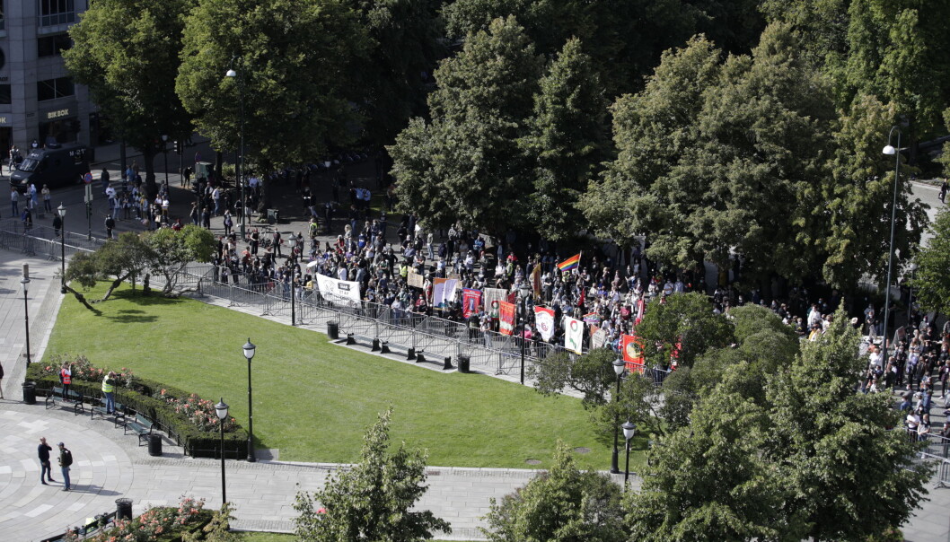 Motdemonstrasjon mot Sians markering i Oslo i helgen. Politiet valgte å avbryte arrangementet på grunn av fare for liv og helse. Motdemonstrasjon mot Sians markering i Oslo i helgen. Politiet valgte å avbryte arrangementet på grunn av fare for liv og helse.