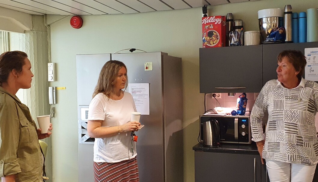 Kjøkkenet på Aktivitetshuset Frogner. Fra venstre koordinator Anna Nunes, miljøterapeut Nina Winge og ordfører Marianne Borgen. Kjøkkenet på Aktivitetshuset Frogner. Fra venstre koordinator Anna Nunes, miljøterapeut Nina Winge og ordfører Marianne Borgen.