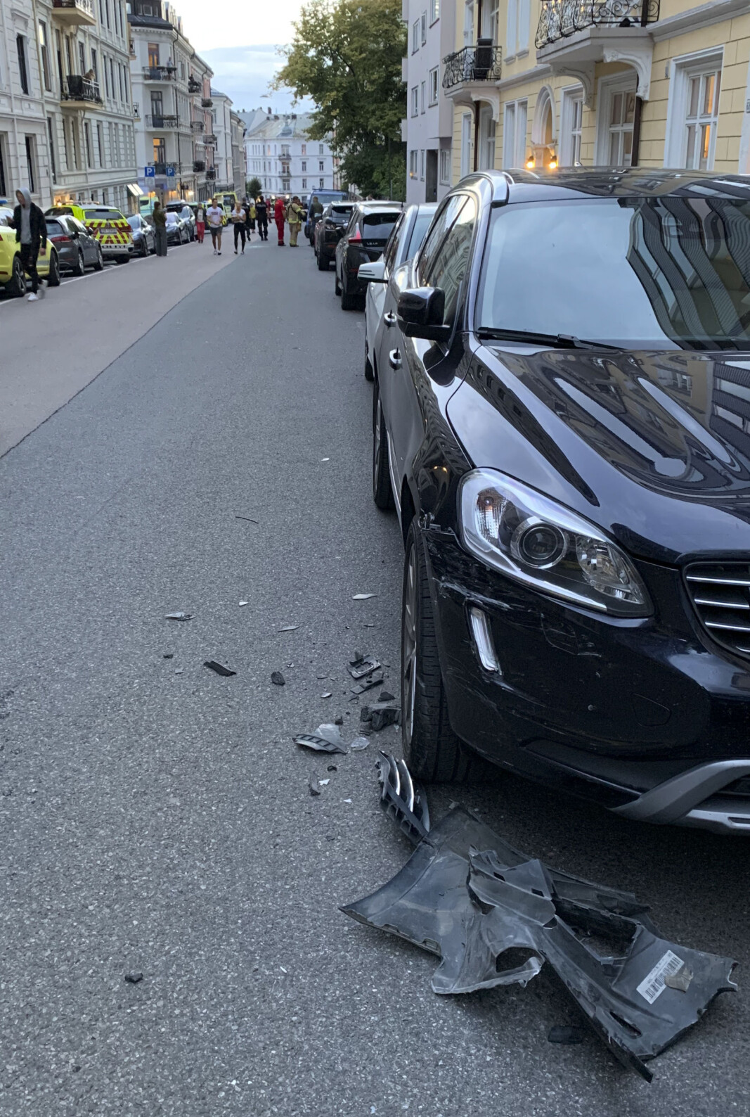 Mannen var helt rabiat og at fire personer satte seg på ham. Mannen var helt rabiat og at fire personer satte seg på ham.