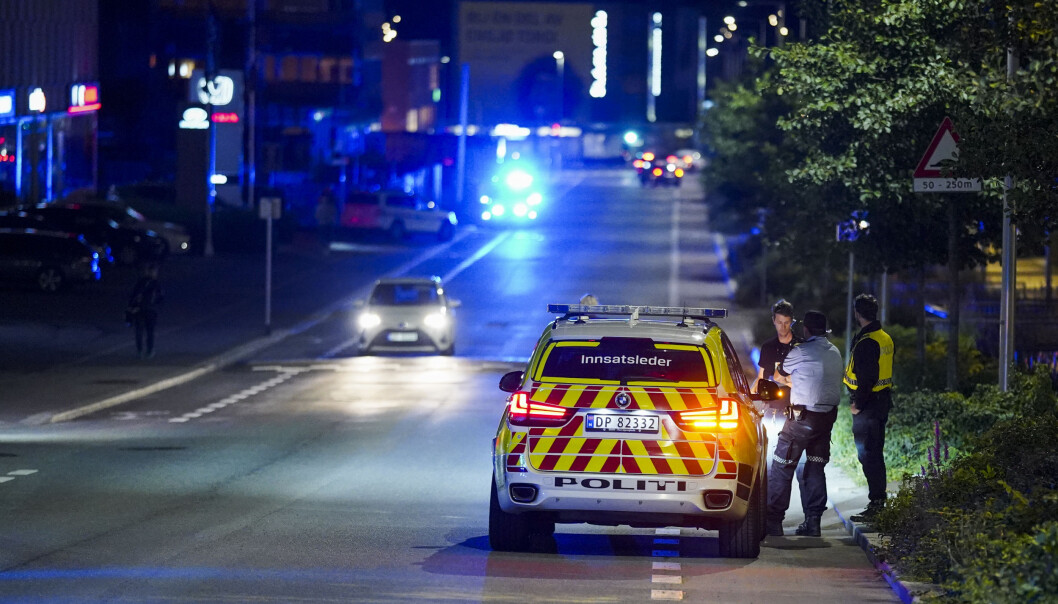En mann i 20-årene ble funnet knivstikket ved Helsfyr i Oslo fredag kveld. Tilstanden skal være alvorlig, men ikke livstruende. En mann i 20-årene ble funnet knivstikket ved Helsfyr i Oslo fredag kveld. Tilstanden skal være alvorlig, men ikke livstruende.