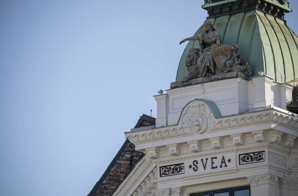 Svea beskjeler svensk folkesjel, på Sveagården i Karl Johans gate. Foto: Olav Helland