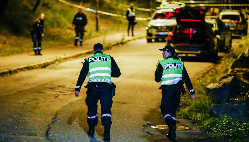 Politiet søker etter flere gjerningspersoner etter at en mann i 30-årene ble knivstukket på åpen gate i Bredtvetveien i Groruddalen. Foto: Terje Pedersen / NTB scanpix Politiet søker etter flere gjerningspersoner etter at en mann i 30-årene ble knivstukket på åpen gate i Bredtvetveien i Groruddalen. Foto: Terje Pedersen / NTB scanpix