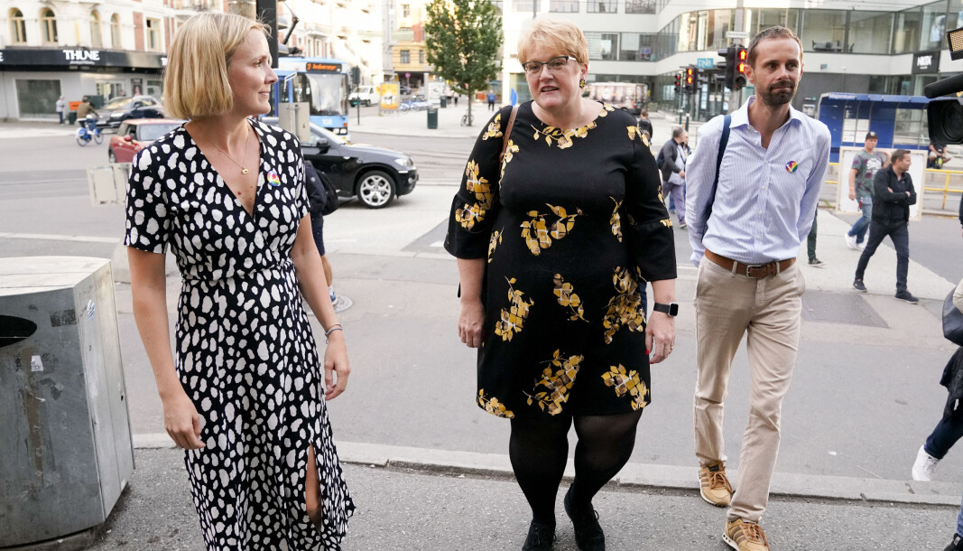 Bystyrerepresentant for Oslo Venstre, Marit Vea, storingsrepresentant Trine Skei Grande og bystyrerepresentant Hallstein Bjercke på Majorstuen T-banestasjon. Bystyrerepresentant for Oslo Venstre, Marit Vea, storingsrepresentant Trine Skei Grande og bystyrerepresentant Hallstein Bjercke på Majorstuen T-banestasjon.