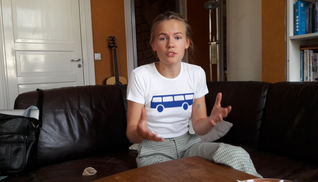 Kunst skal fremtvinge reaksjoner, sier Gina Gylver (19) Kunsten hennes har et klart budskap om klimakrisen Kunst skal fremtvinge reaksjoner, sier Gina Gylver (19) Kunsten hennes har et klart budskap om klimakrisen