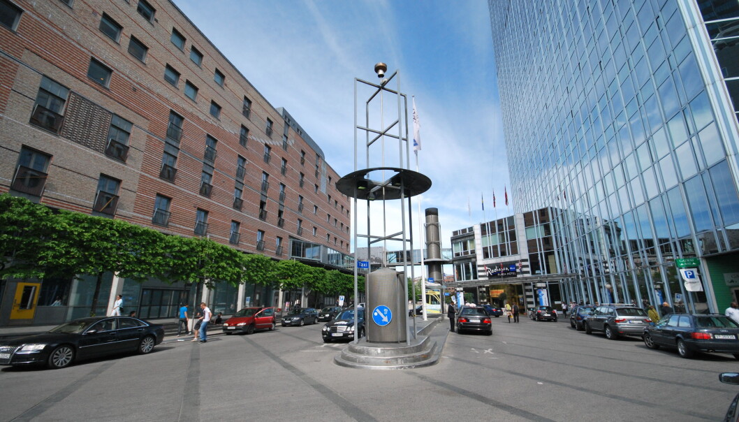 Her er dagens Sonja Henies plass, sett mot Oslo Plaza. Her er dagens Sonja Henies plass, sett mot Oslo Plaza.