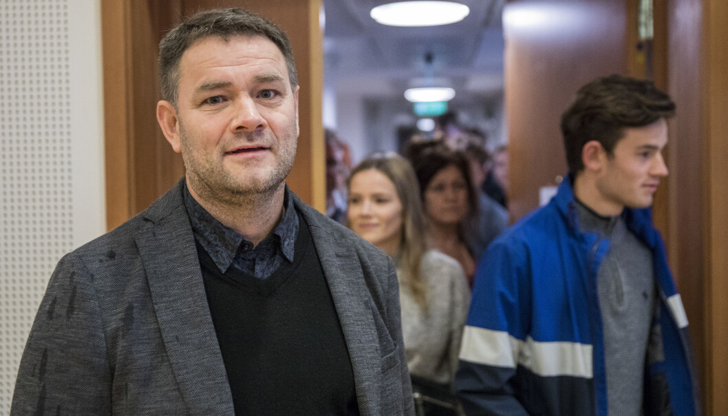 Arne Viste er tiltalt for å ulovlig gitt arbeid til asylsøkere uten arbeidstillatelse. Mandag startet saken i Oslo tingrett. Arne Viste er tiltalt for å ulovlig gitt arbeid til asylsøkere uten arbeidstillatelse. Mandag startet saken i Oslo tingrett.