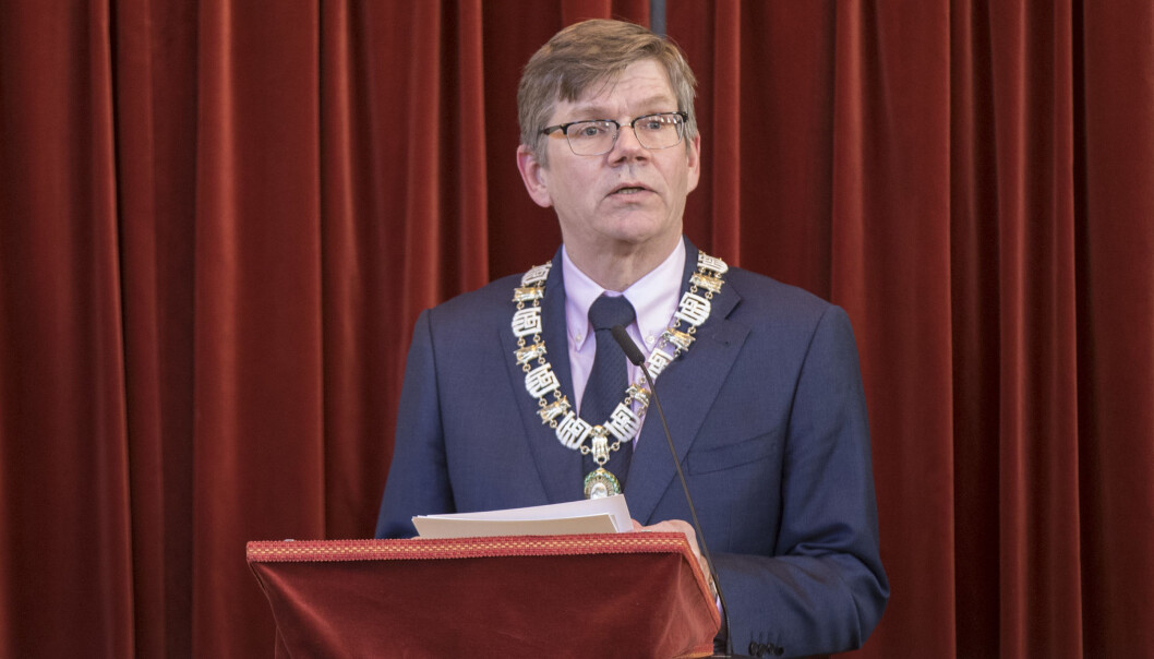 — Jeg tror det beste for å unngå det er å ha en viss fysisk tilstedeværelse, med smittevern og strenge regler, sier UiO-rektor Svein Stølen. — Jeg tror det beste for å unngå det er å ha en viss fysisk tilstedeværelse, med smittevern og strenge regler, sier UiO-rektor Svein Stølen.