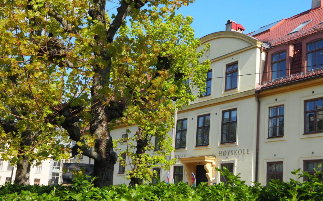 Bjørknes høyskole er en del av Campus Lovisenberg ved St. Hanshaugen. Bjørknes høyskole er en del av Campus Lovisenberg ved St. Hanshaugen.