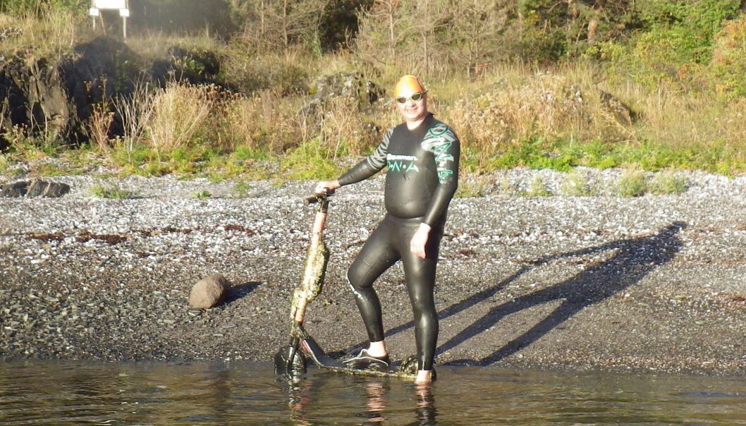 Elsparkesykkelen Ladislav Hanzel og Oslofjorden Swimmers fant i sjøen utenfor Gressholmen er full av skjell og groe, og har nok ligget i sjøen en god stund. Elsparkesykkelen Ladislav Hanzel og Oslofjorden Swimmers fant i sjøen utenfor Gressholmen er full av skjell og groe, og har nok ligget i sjøen en god stund.