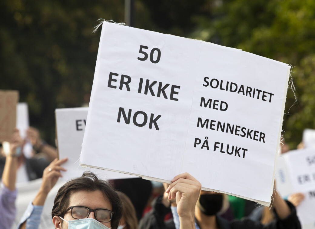 1.700 meldte interesse for Moria-demonstrasjonen på Facebook. Anslagsvis 200 møtte opp mandag utenfor Stortinget. 1.700 meldte interesse for Moria-demonstrasjonen på Facebook. Anslagsvis 200 møtte opp mandag utenfor Stortinget.