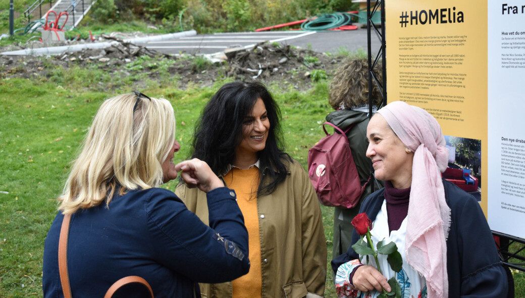 Iffit Qureshi i samtale med gjester under åpningen av #HOMElia tirsdag. Iffit Qureshi i samtale med gjester under åpningen av #HOMElia tirsdag.