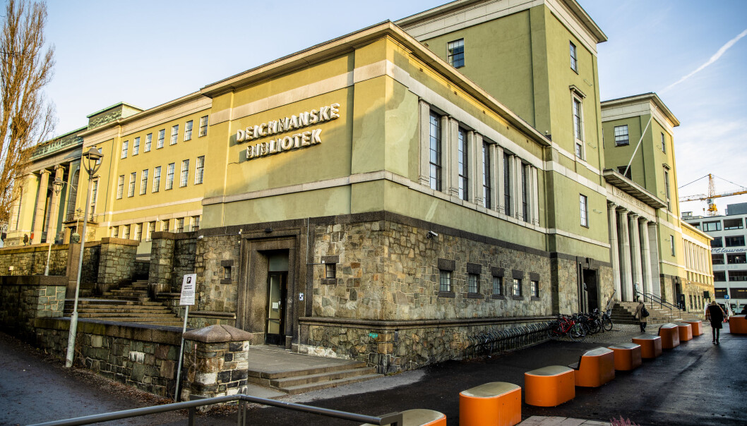 Gamle Deichmanske bibliotek ble for en uke siden lagt ut for salg med en antatt markedsverdi på 58,6 millioner kroner. Gjeldende bud er på over 200 millioner. Gamle Deichmanske bibliotek ble for en uke siden lagt ut for salg med en antatt markedsverdi på 58,6 millioner kroner. Gjeldende bud er på over 200 millioner.