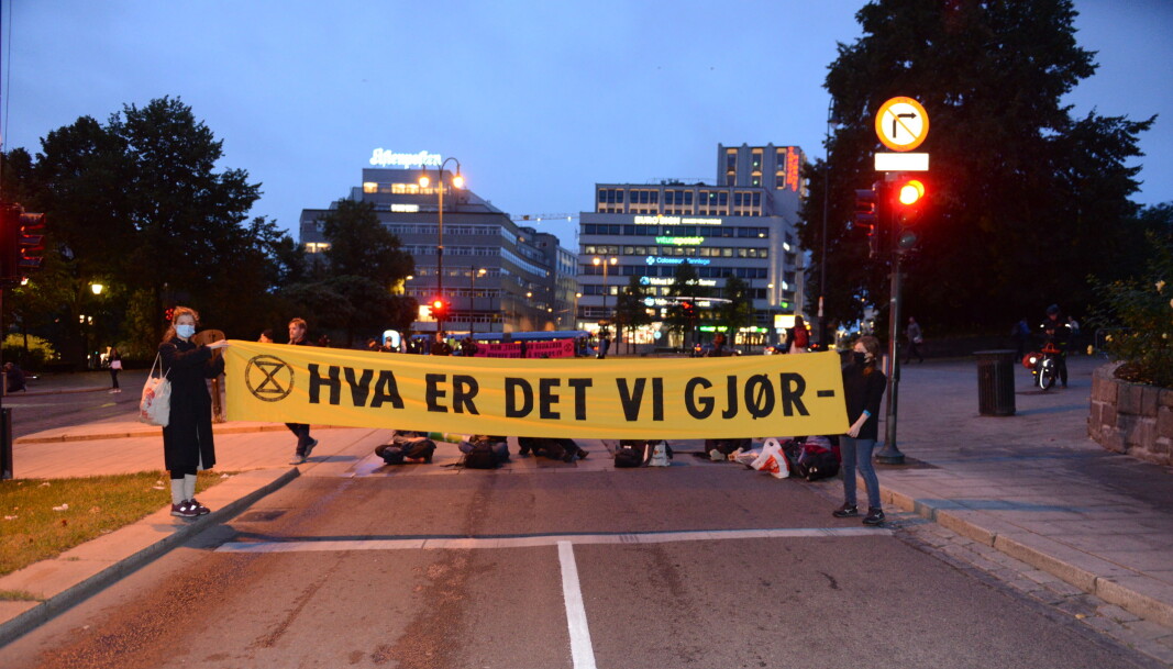 Extinction Rebellion blokkerer hovedfartsåra nedenfor Slottet i høst. Extinction Rebellion blokkerer hovedfartsåra nedenfor Slottet i høst.