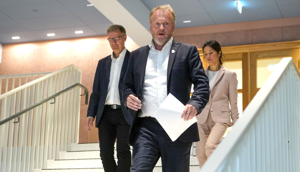 Fra venstre; helsebyråd Robert Steen (Ap), byrådsleder Raymond Johansen (Ap) og miljøbyråd Lan Marie Berg (MDG) på vei for å informere om koronatiltakt. Fra venstre; helsebyråd Robert Steen (Ap), byrådsleder Raymond Johansen (Ap) og miljøbyråd Lan Marie Berg (MDG) på vei for å informere om koronatiltakt.