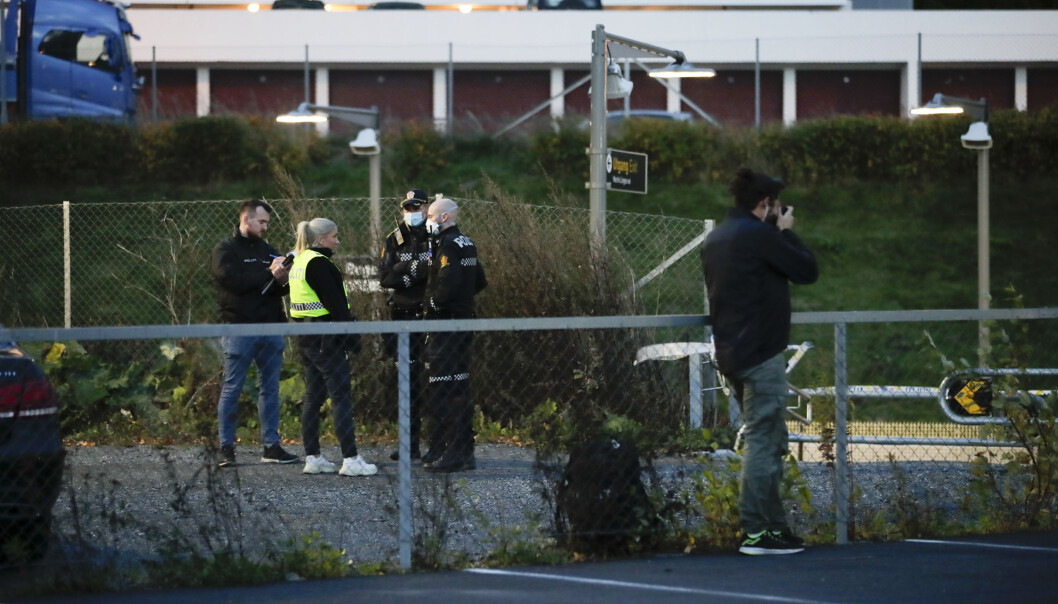 En gutt får behandling på sykehus for alvorlige skader i ansiktet etter å ha blitt angrepet med en stor knivlignende gjenstand ved Bogerud T-bane torsdag kveld. En gutt får behandling på sykehus for alvorlige skader i ansiktet etter å ha blitt angrepet med en stor knivlignende gjenstand ved Bogerud T-bane torsdag kveld.