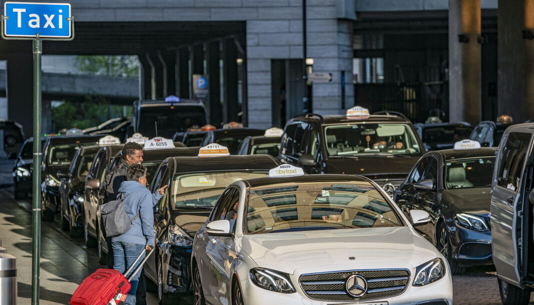 Senterpartiet mener at endringene innebærer en rasering av arbeidslivet for taxibransjen, mener skribenten. Senterpartiet mener at endringene innebærer en rasering av arbeidslivet for taxibransjen, mener skribenten.
