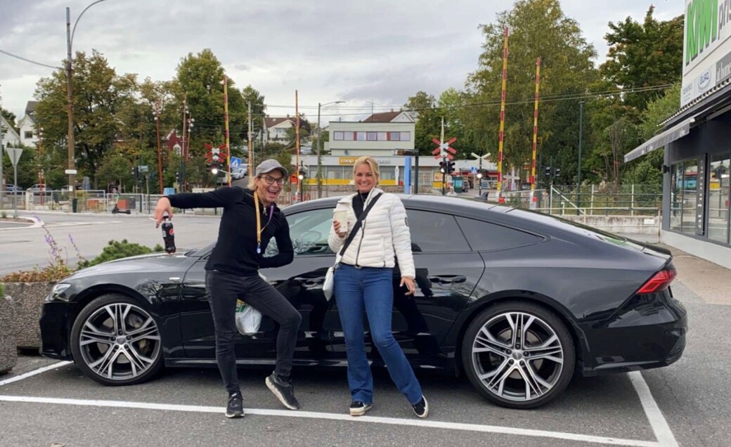 Reality-kjendisen Erland Elias og bystyremedlem Cecilie Lyngby poserer sammen. Reality-kjendisen Erland Elias og bystyremedlem Cecilie Lyngby poserer sammen.