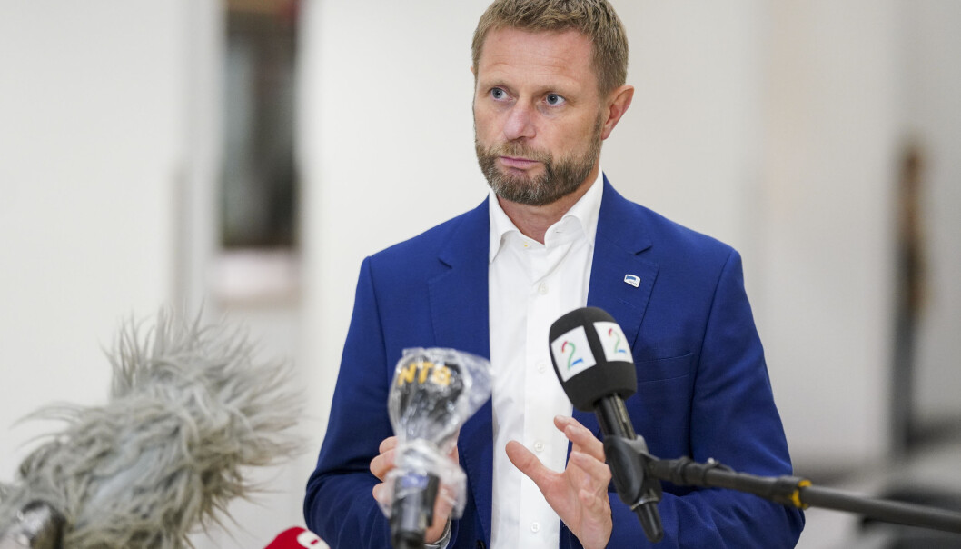 Helse- og omsorgsminister Bent Høie (H) mener prioriteringen til FHI skal gjelde til tross for situasjonen i Oslo-området. Helse- og omsorgsminister Bent Høie (H) mener prioriteringen til FHI skal gjelde til tross for situasjonen i Oslo-området.