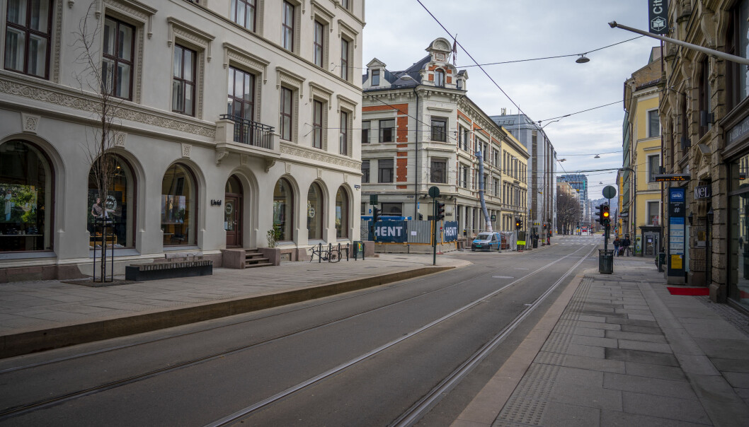 Det finnes ikke noe nasjonalt reiseråd, men assisterende helsedirektør Espen Nakstad ber folk ta hensyn til smittesituasjonen i hovedstaden. Det finnes ikke noe nasjonalt reiseråd, men assisterende helsedirektør Espen Nakstad ber folk ta hensyn til smittesituasjonen i hovedstaden.