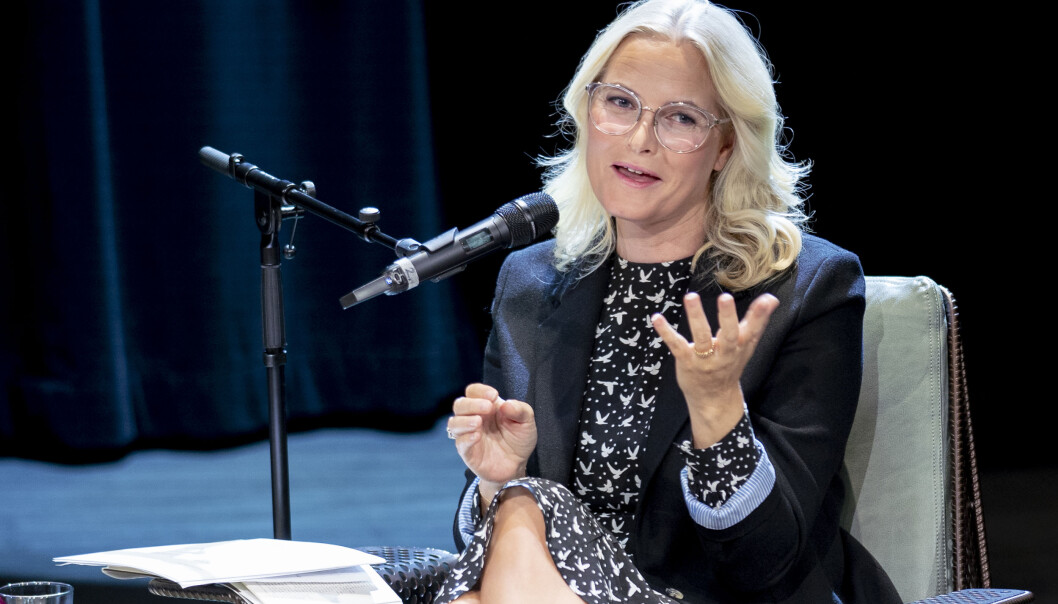 — Men du gjør det alltid så innmari kleint! Jeg skjønner ikke hvorfor du må gjøre det så fælt, sa Mette-Marit til Geir Gulliksen. — Men du gjør det alltid så innmari kleint! Jeg skjønner ikke hvorfor du må gjøre det så fælt, sa Mette-Marit til Geir Gulliksen.