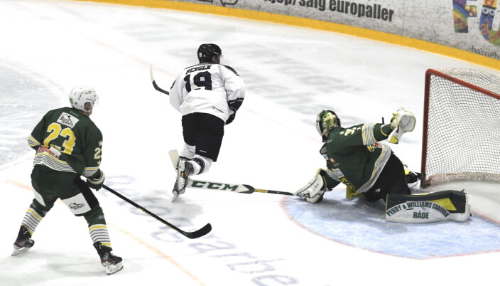Grüners Christoffer Larssen Berger scorer lagets første mål for sesongen. Grüners Christoffer Larssen Berger scorer lagets første mål for sesongen.