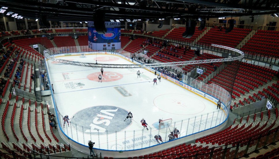 Kun 200 på tribunen fikk med seg eliteseriekampen i ishockey mellom Vålerenga og Grüner i nye Jordal Amfi lørdag.