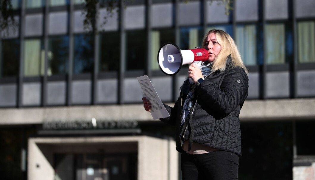 Parat-leder Unn Kristin Olsen holder appell, der hun ber NHO og arbeidsgiverne komme vekternes krav i møte. Parat-leder Unn Kristin Olsen holder appell, der hun ber NHO og arbeidsgiverne komme vekternes krav i møte.