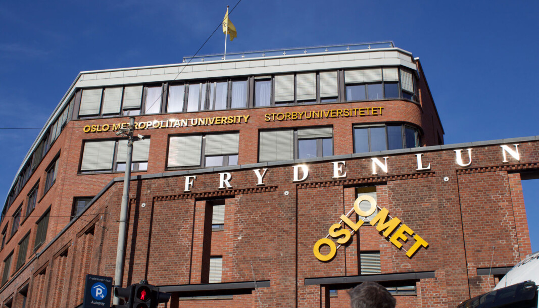 Til tross for at store deler av samfunnet er nedstengt, må fortsatt noen av studentene ved OsloMet møte til fysisk eksamen i desember. Studentene mener det er uforsvarlig å utsette dem for smitte så tett opp mot jul. Til tross for at store deler av samfunnet er nedstengt, må fortsatt noen av studentene ved OsloMet møte til fysisk eksamen i desember. Studentene mener det er uforsvarlig å utsette dem for smitte så tett opp mot jul.