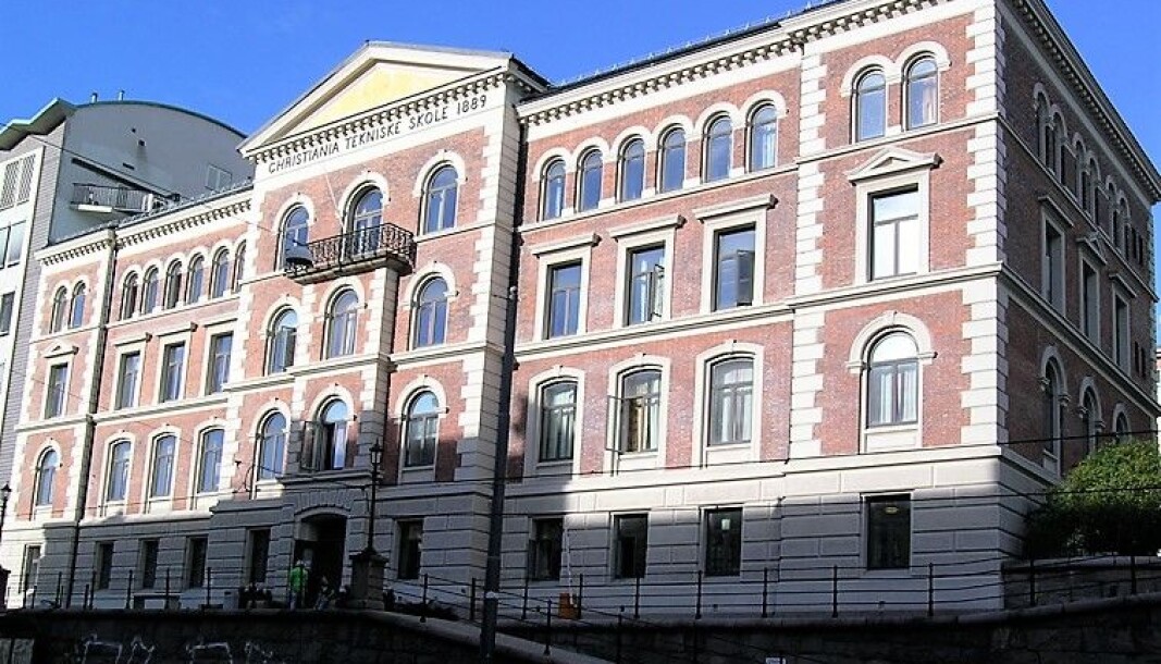 Her i gamle Oslo ingeniørskole i Cort Adelers gate vil noen elever ved den framtidige videregående skolen i Myntgata starte skolehverdagen allerede i 2021. Her i gamle Oslo ingeniørskole i Cort Adelers gate vil noen elever ved den framtidige videregående skolen i Myntgata starte skolehverdagen allerede i 2021.