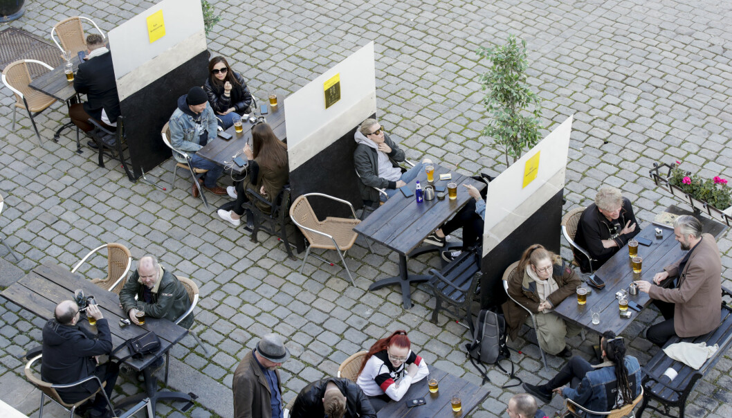 Restaurantgjester på en uteservering i Oslo i mai. NB! Bildet er tatt før den nye presiseringen kom.