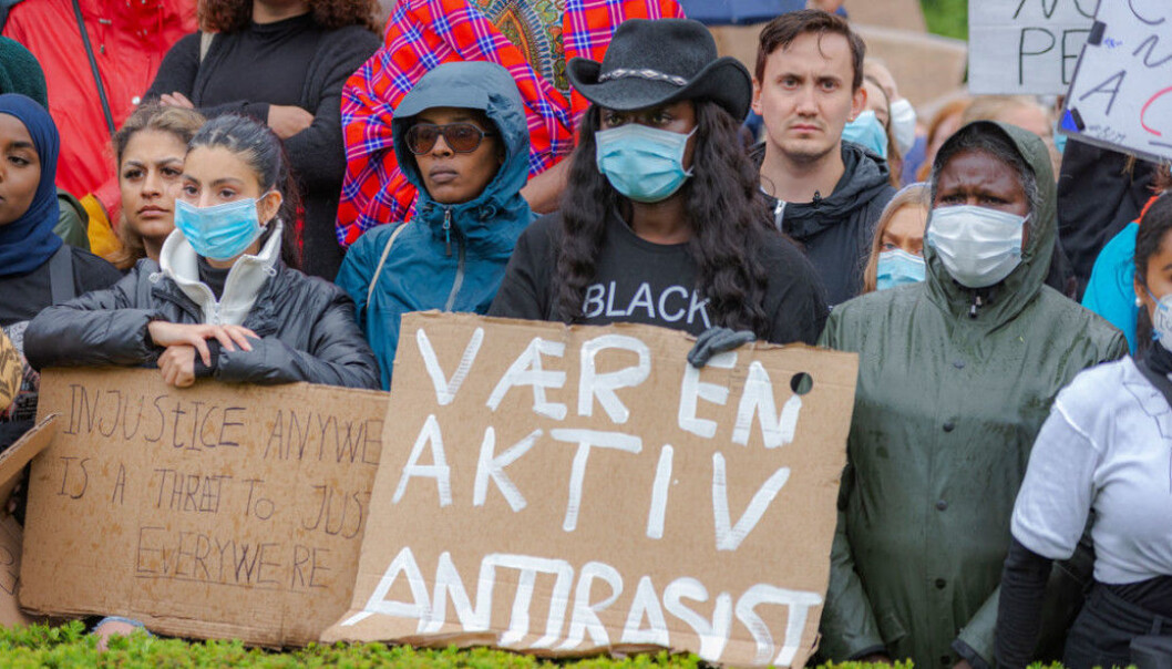 I juni demonstrerte femten tusen mennesker i Oslo sentrum mot rasisme. I juni demonstrerte femten tusen mennesker i Oslo sentrum mot rasisme.
