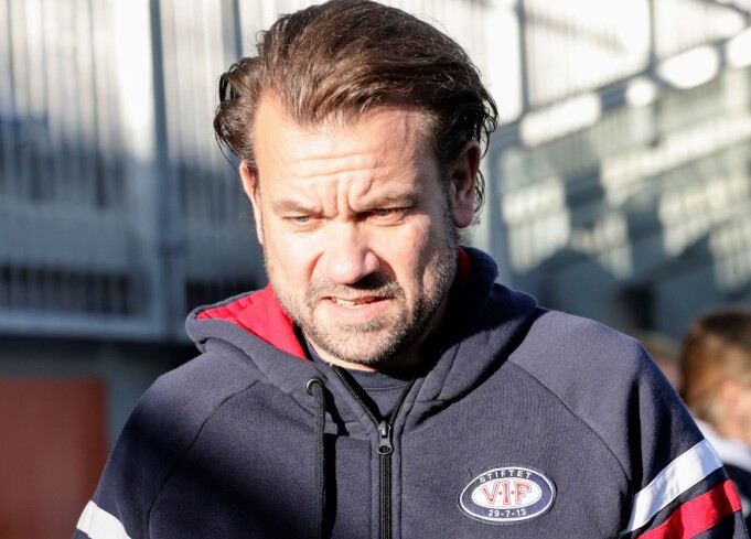 Vålerenga-trener Jack Majgaard Jensen var langt fra fornøyd med seg selv eller laget etter søndagens uavgjortresultat mot Rosenborg. Vålerenga-trener Jack Majgaard Jensen var langt fra fornøyd med seg selv eller laget etter søndagens uavgjortresultat mot Rosenborg.
