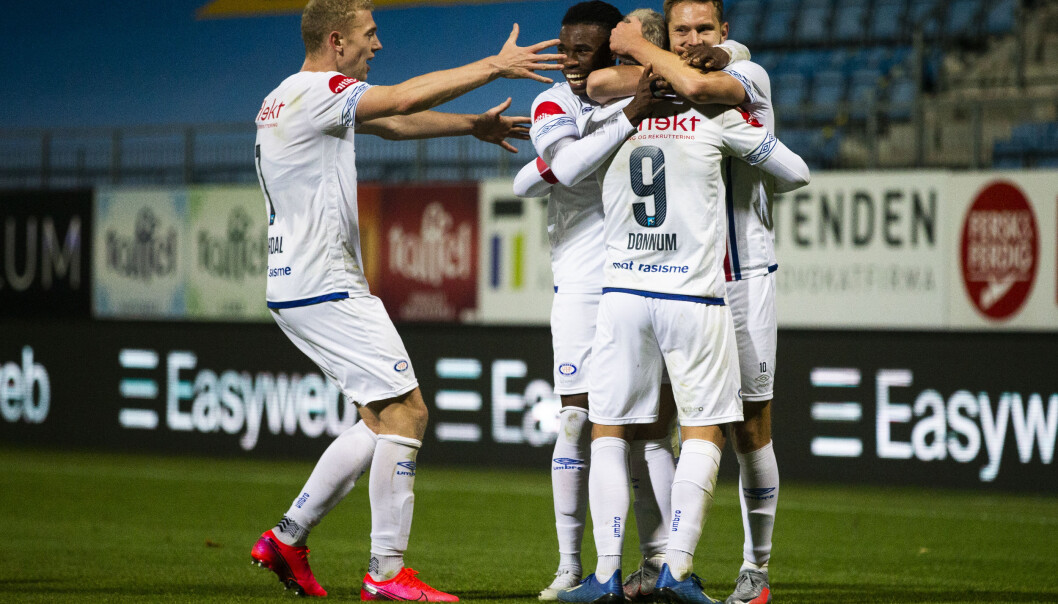 Vålerengajubel i eliteseriekampen i fotball mellom Sandefjord og Vålerenga på Sandefjord Arena. Vålerengajubel i eliteseriekampen i fotball mellom Sandefjord og Vålerenga på Sandefjord Arena.