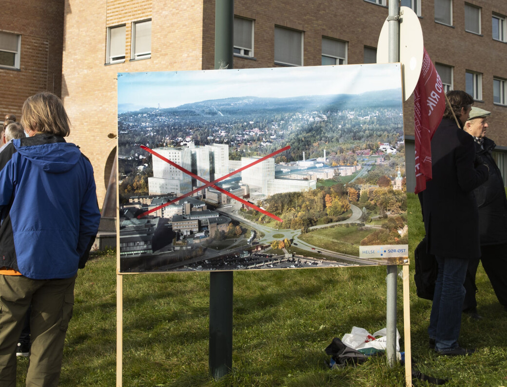 Aksjonistene med tydelig budskap om at et nytt sykehus på bekostning av Ullevål og Aker ikke er ønsket i Oslo. Aksjonistene med tydelig budskap om at et nytt sykehus på bekostning av Ullevål og Aker ikke er ønsket i Oslo.
