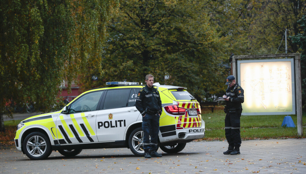Politiet rykket onsdag formiddag ut til Ullevål sykehus etter at en pasient utagerte og truet ansatte med en jernstang. Ingen personer er skadd. Politiet rykket onsdag formiddag ut til Ullevål sykehus etter at en pasient utagerte og truet ansatte med en jernstang. Ingen personer er skadd.