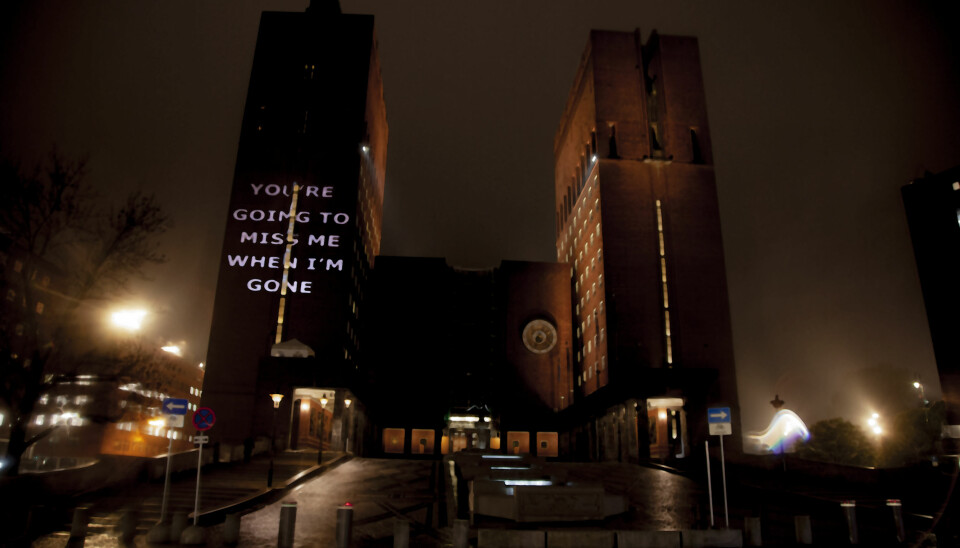 Projeksjon av bildene ble vist på Rådhusets østre tårn mot Borggården onsdag 21. oktober fra 18.00
til midnatt.