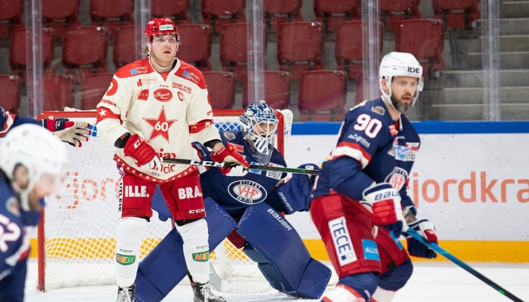 Daniel Sørvik og keeper Steffen Søberg har det gøy mot Fredrikstad Stjernen. Daniel Sørvik og keeper Steffen Søberg har det gøy mot Fredrikstad Stjernen.