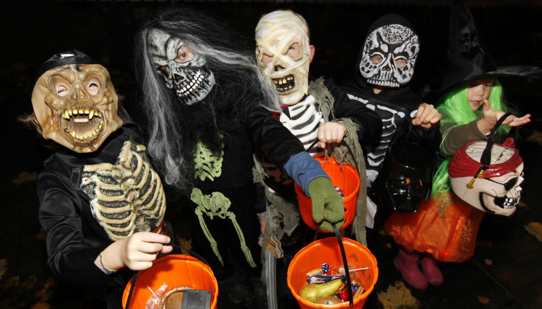 Oslo kommune og Folkehelseinstituttet anbefaler foreldre å la være å lage Halloween-feiringer i år på grunn av pandemien. Oslo kommune og Folkehelseinstituttet anbefaler foreldre å la være å lage Halloween-feiringer i år på grunn av pandemien.